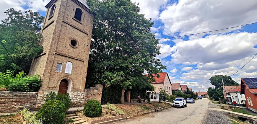 Teljesen felújított lakóház gazdasági területtel, termőfölddel 1321