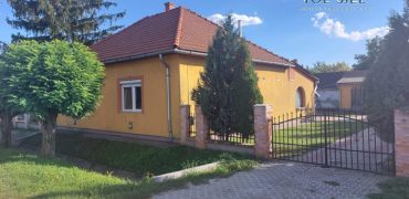 IDN250502 Abádszalók családi ház