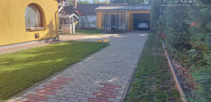 IDN250502 Abádszalók családi ház