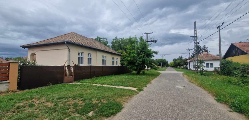 IDN200222 Berendezett családi ház Abádszalókon