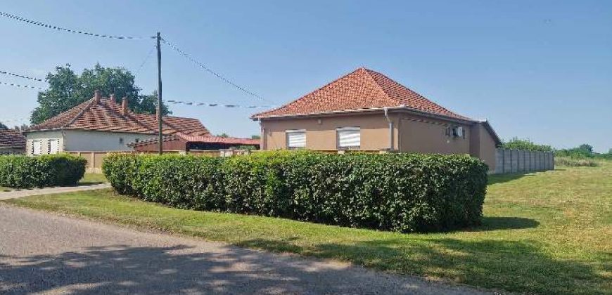 IDN240701 Kömlőn eladó családi ház