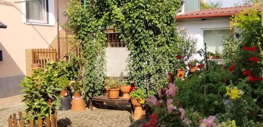 IDN230116 Szolnokon eladó csaldi ház