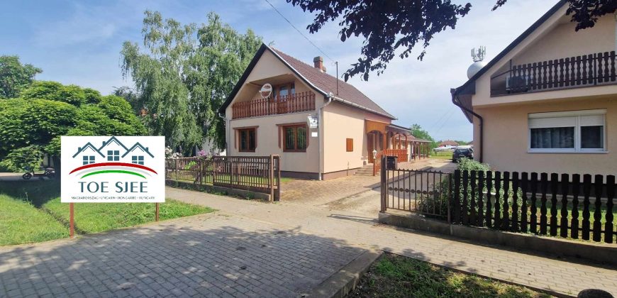 IDN240626 Abádszalók központjában eladó családi ház