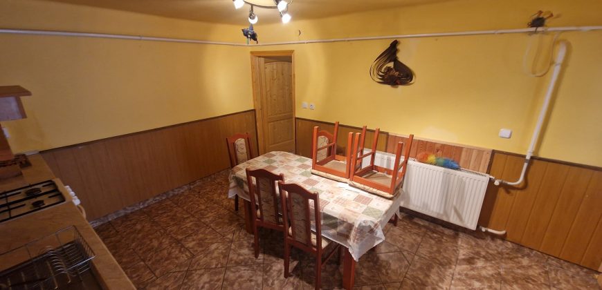 IDN240626 Abádszalók központjában eladó családi ház