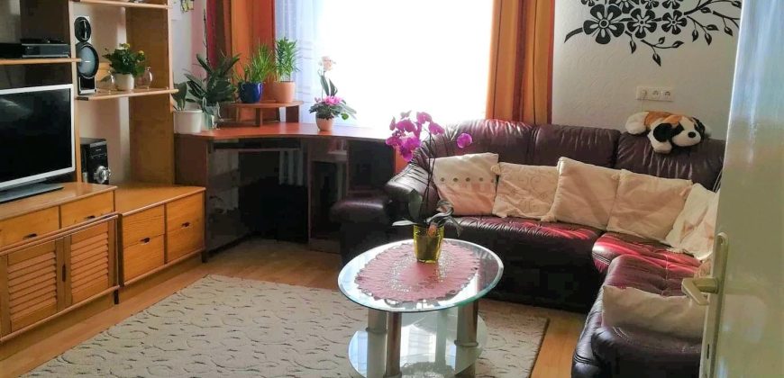 IDN230116 Szolnokon eladó csaldi ház