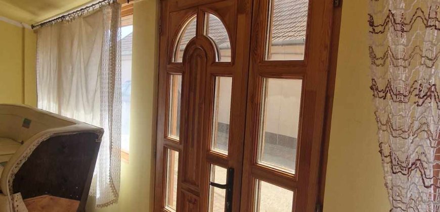 IDN240626 Abádszalók központjában eladó családi ház