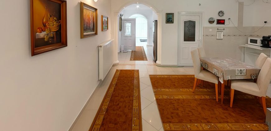 IDN230708 Hevesi medencés családi ház