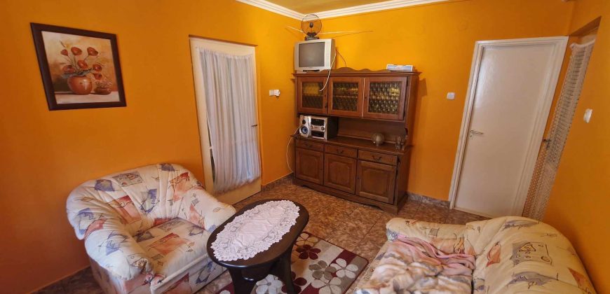 IDN240626 Abádszalók központjában eladó családi ház