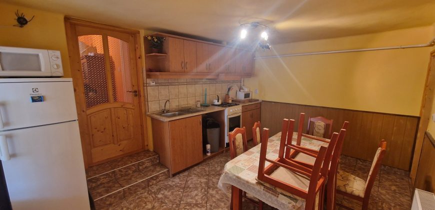 IDN240626 Abádszalók központjában eladó családi ház