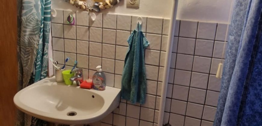 IDN250621A Abádszalók csendes utcájában lévó ház